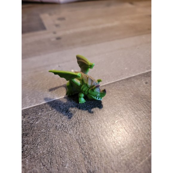 How To train a dragon green toy figure - Picture 1 of 4